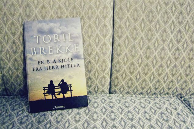 en-bla-kjole-fra-herr-hitler